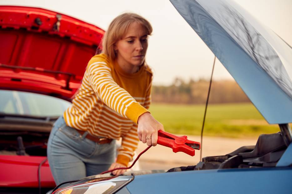 <strong>¿Cómo se le pasa corriente a un carro híbrido?</strong>